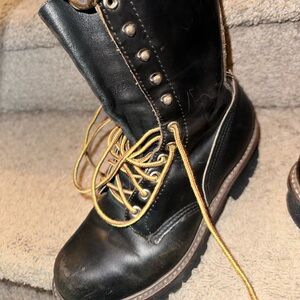 Vintage Red Wings size 8, black, very minor scuff. Vibrum sole like brand new.
